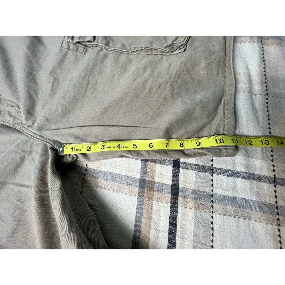 Levis Classic Khaki Cargo Men’s Shorts Size 38 Waist 11 Inseam